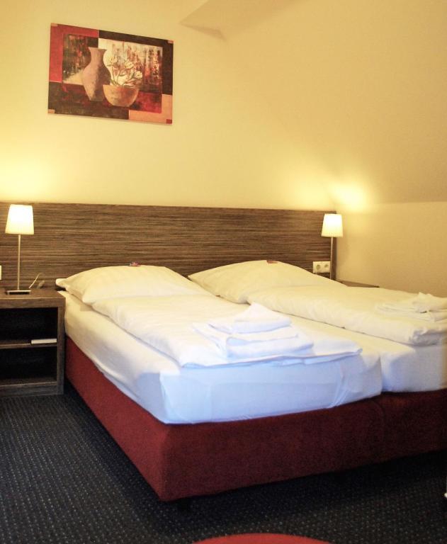 Standard Family Room,1580394001:JPEG